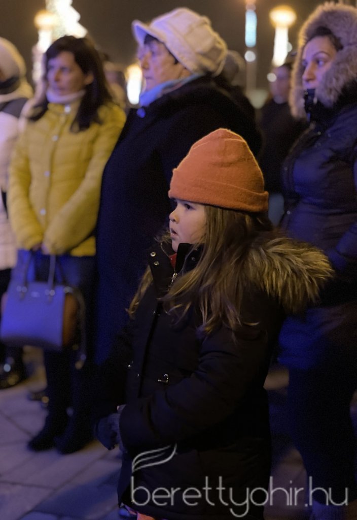 Fellobbant a szeretet lángja 41